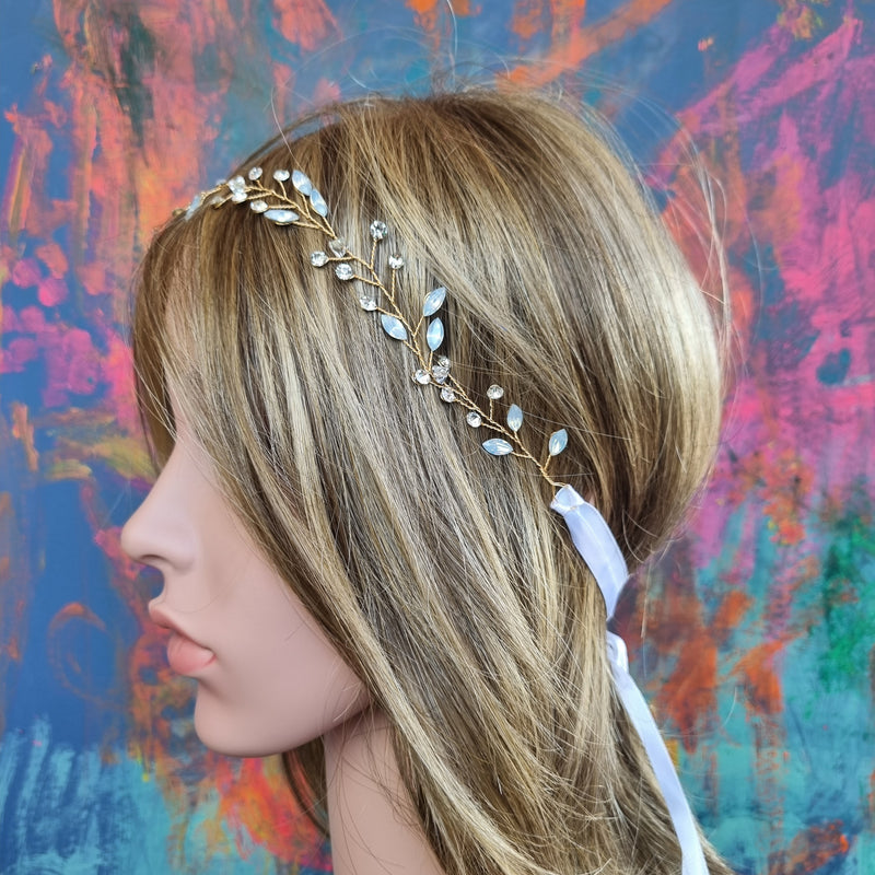 Fin enkel hårkæde - Hårpynt med blomster og perler til bryllup, konfirmation og fest