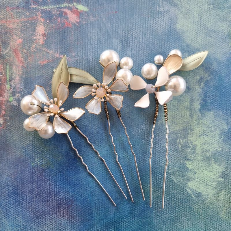 Det smukkeste hårnålesæt - 3 stk - Hårpynt med blomster og perler til bryllup, konfirmation og fest