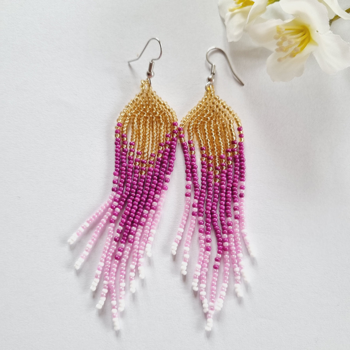 Øreringe i guld og lilla - Hårpynt med blomster og perler til bryllup, konfirmation og fest