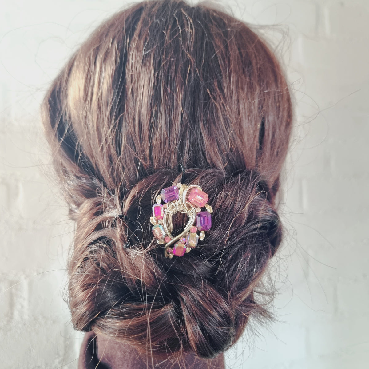 Skøn hårnål med vintage pynt - Hårpynt med blomster og perler til bryllup, konfirmation og fest