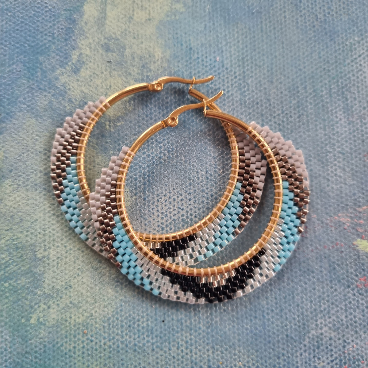 Fantastiske blå hoops - Hårpynt med blomster og perler til bryllup, konfirmation og fest