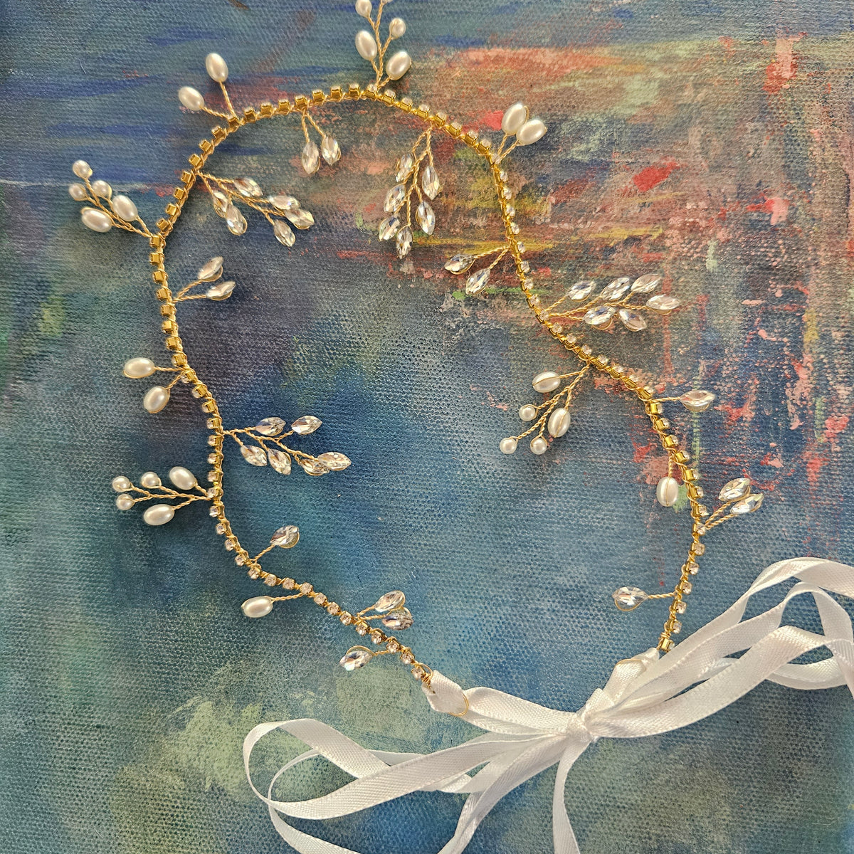 Hårkæde med perler og sten - Hårpynt med blomster og perler til bryllup, konfirmation og fest