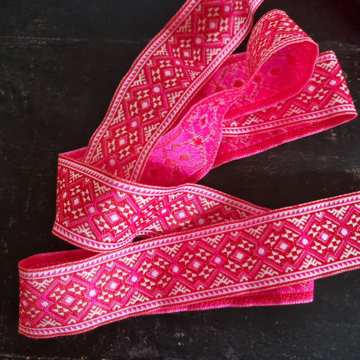 Pink bånd - Hårpynt med blomster og perler til bryllup, konfirmation og fest