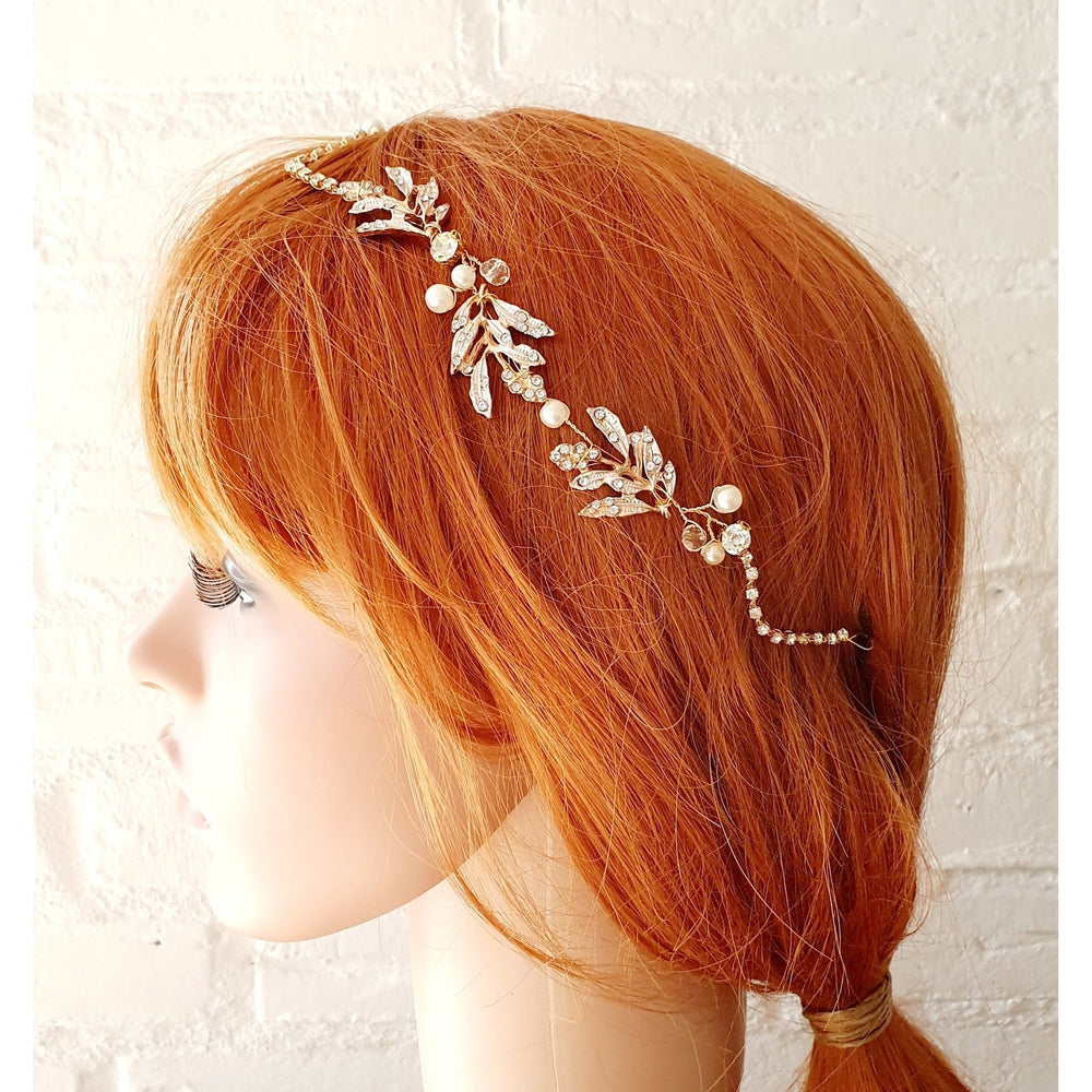 Hårsmykke med fine detaljer - Hårpynt med blomster og perler til bryllup, konfirmation og fest