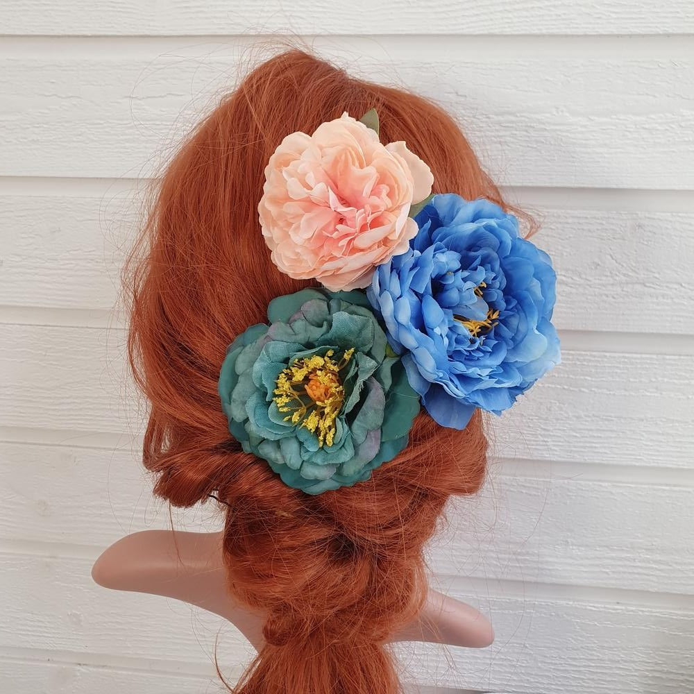 Stor blå pæon - Hårpynt med blomster og perler til bryllup, konfirmation og fest