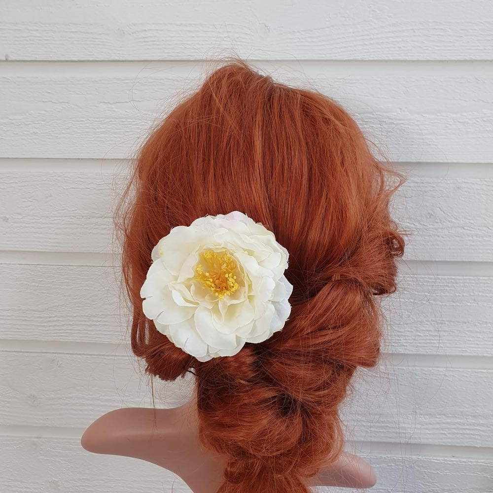 Hvid pæon - Hårpynt med blomster og perler til bryllup, konfirmation og fest