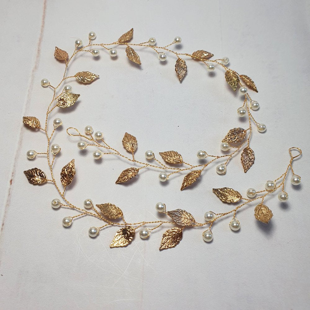 Hårkæde i guld med blade og perler - Hårpynt med blomster og perler til bryllup, konfirmation og fest