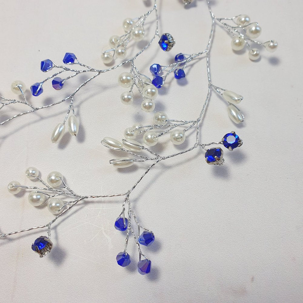 En meter lang hårkæde med blå krystaller - Hårpynt med blomster og perler til bryllup, konfirmation og fest