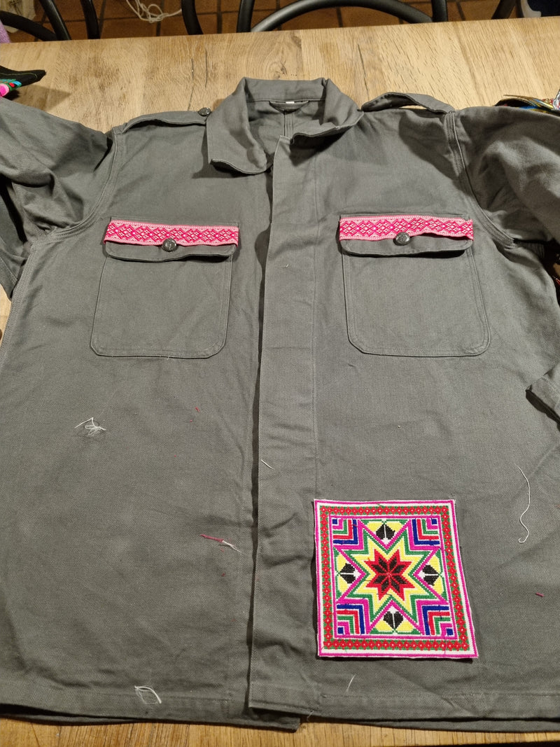 13 x 13 broderet stof - Hårpynt med blomster og perler til bryllup, konfirmation og fest