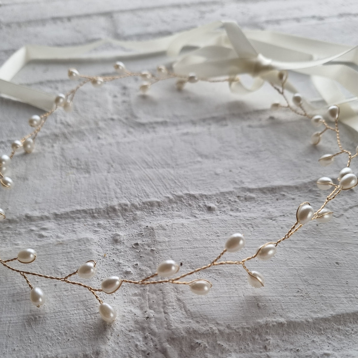 Helt enkelt hårbånd med perler - Hårpynt med blomster og perler til bryllup, konfirmation og fest