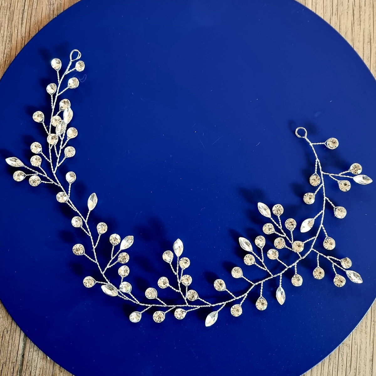 Det fineste krystalsmykke til håret - Hårpynt med blomster og perler til bryllup, konfirmation og fest