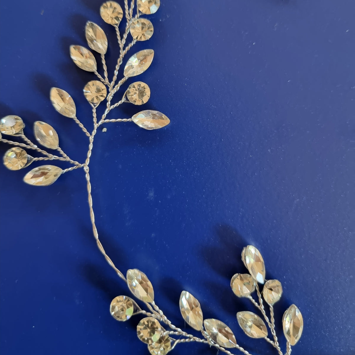 Den fineste hårkæde med krystaller - Hårpynt med blomster og perler til bryllup, konfirmation og fest