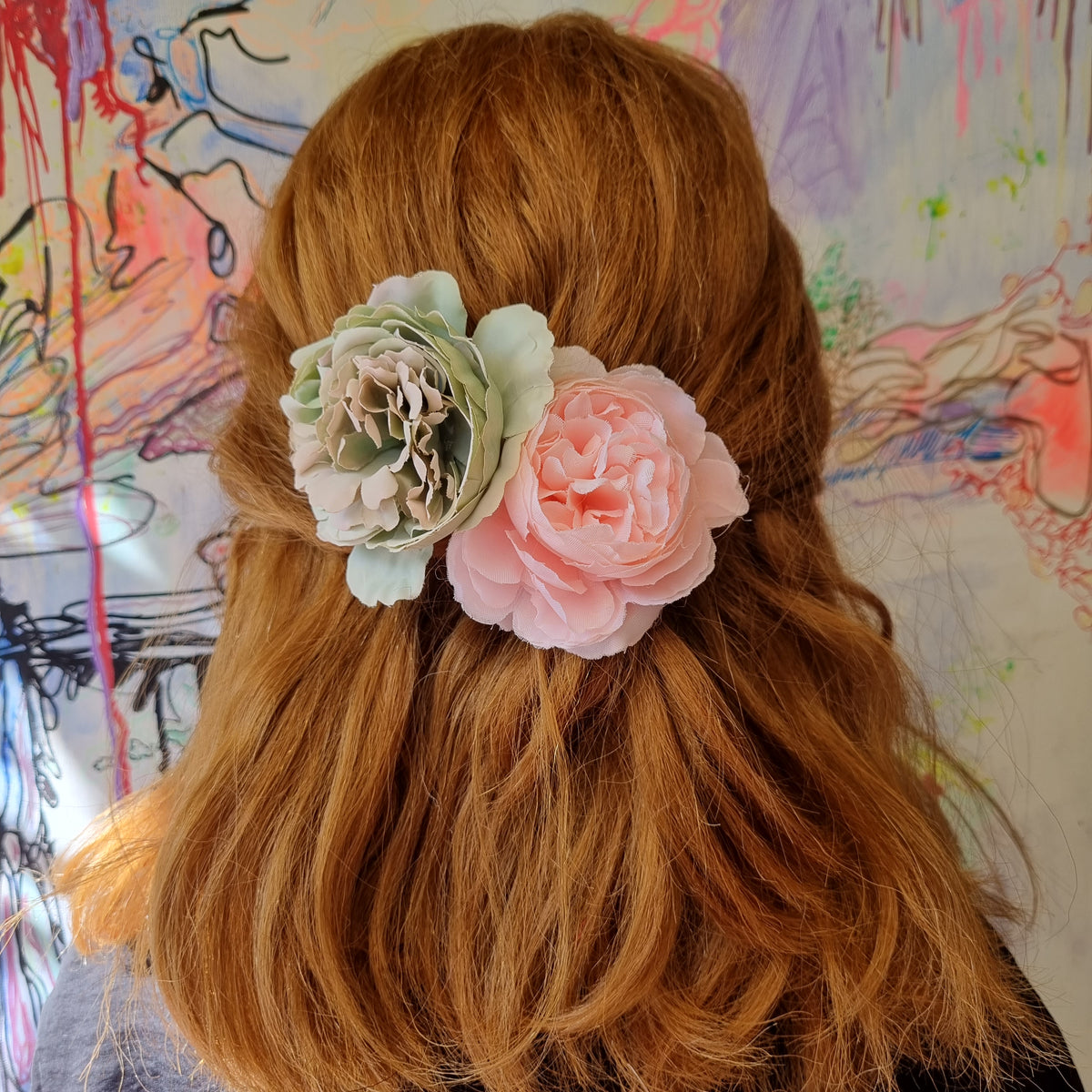 Sød lille lyserød pæon - Hårpynt med blomster og perler til bryllup, konfirmation og fest