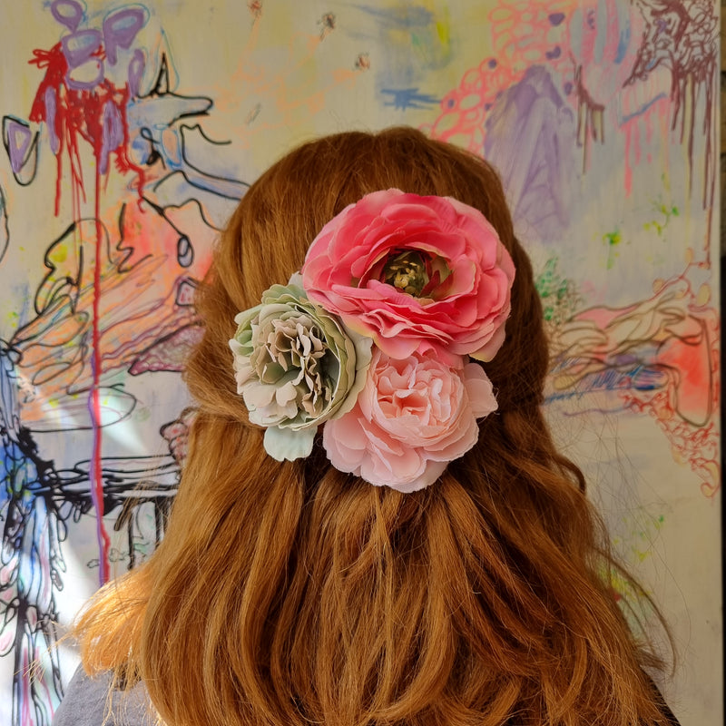 Sød lille lyserød pæon - Hårpynt med blomster og perler til bryllup, konfirmation og fest