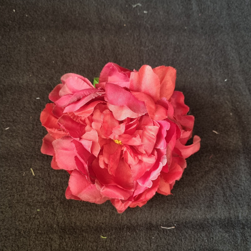 Stor mørkerød pæon - Hårpynt med blomster og perler til bryllup, konfirmation og fest