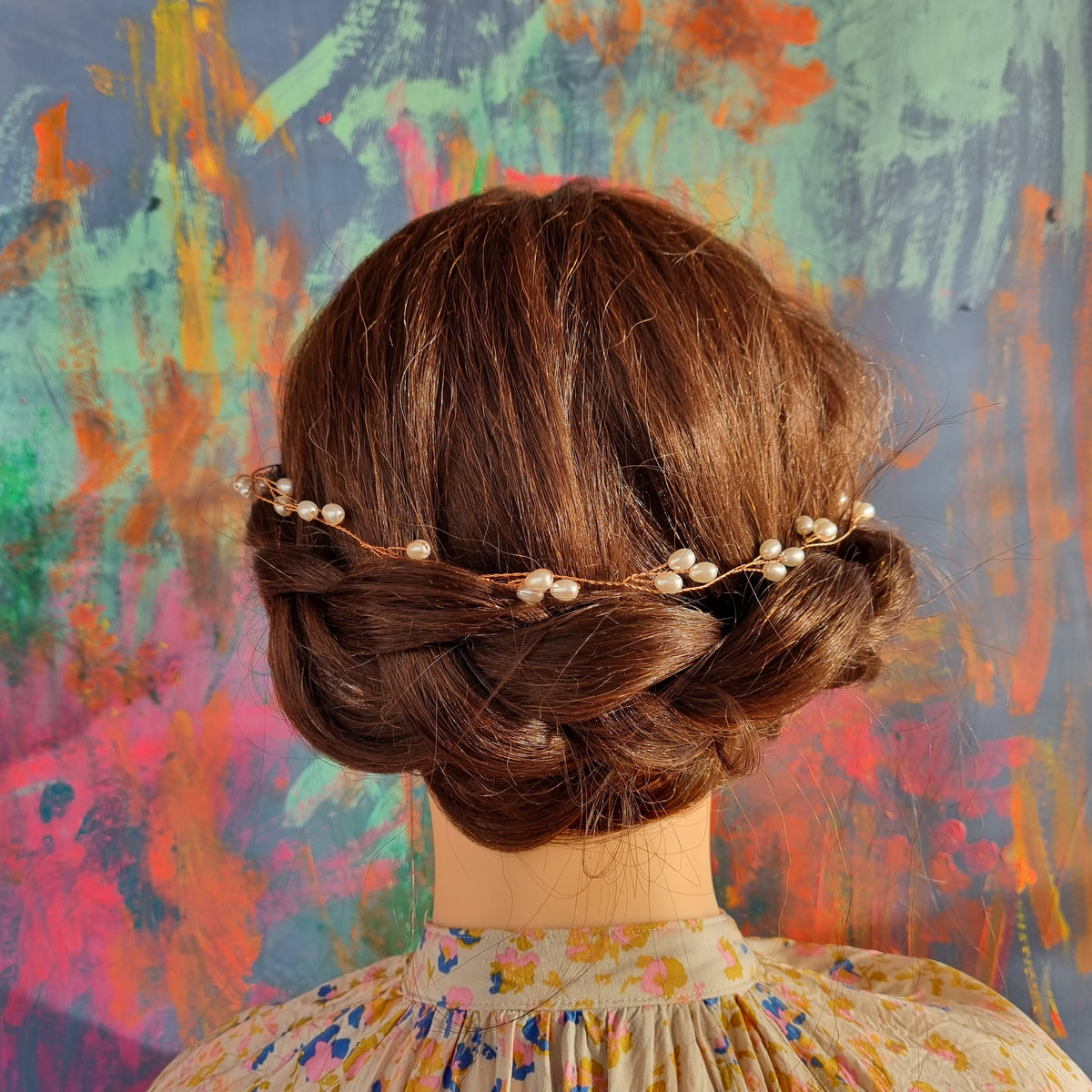 Simpel og fin hårkæde -vælg mellem flere farver - Hårpynt med blomster og perler til bryllup, konfirmation og fest