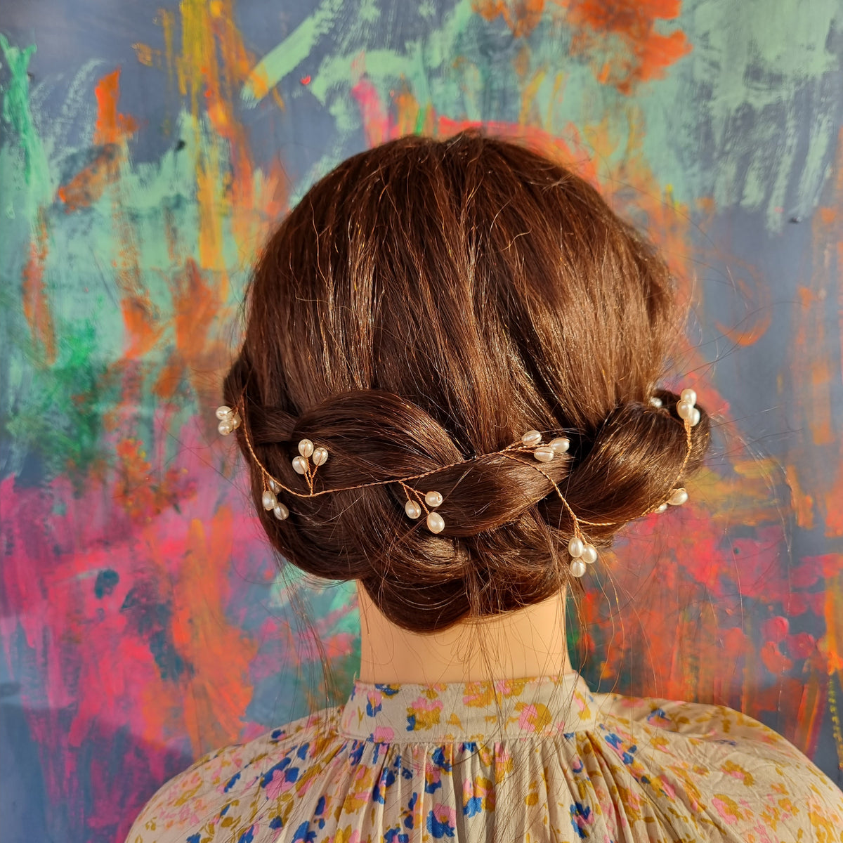 Simpel og fin hårkæde -vælg mellem flere farver - Hårpynt med blomster og perler til bryllup, konfirmation og fest