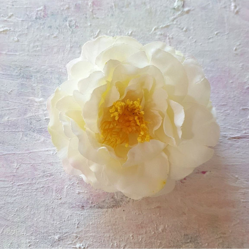 Hvid pæon - Hårpynt med blomster og perler til bryllup, konfirmation og fest