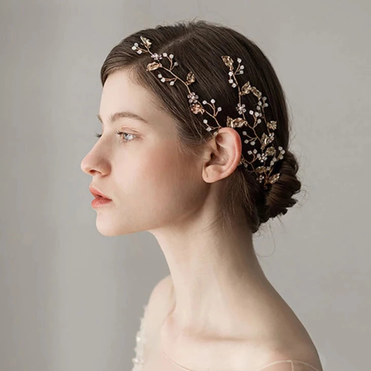 Det fineste smykke til dit hår - Hårpynt med blomster og perler til bryllup, konfirmation og fest