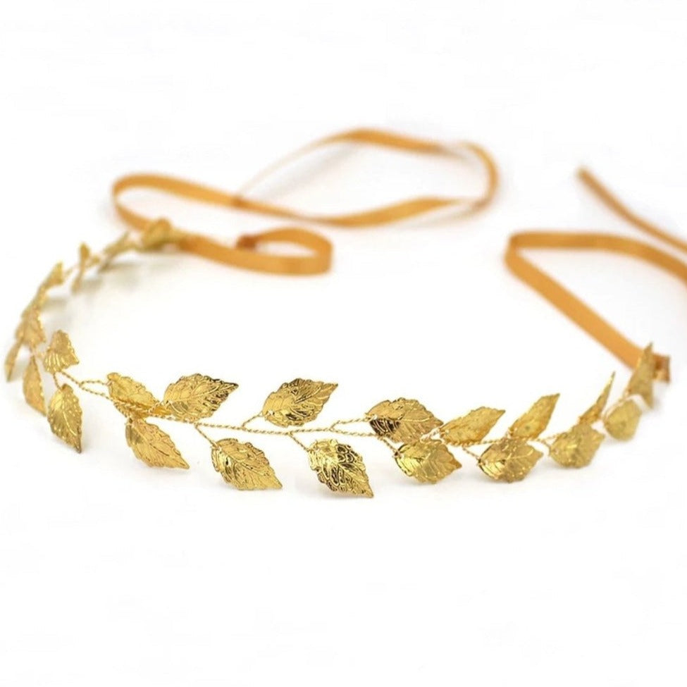 Smukt hårbånd med blade - vælg mellem guld og sølv - Hårpynt med blomster og perler til bryllup, konfirmation og fest