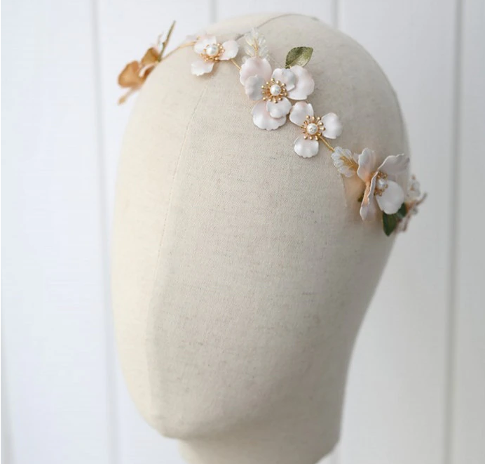 Det fineste blomster-smykke - Hårpynt med blomster og perler til bryllup, konfirmation og fest