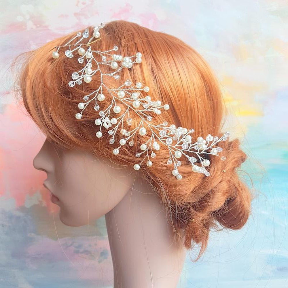 Smuk perleranke til håret med forskellige typer perler - Hårpynt med blomster og perler til bryllup, konfirmation og fest