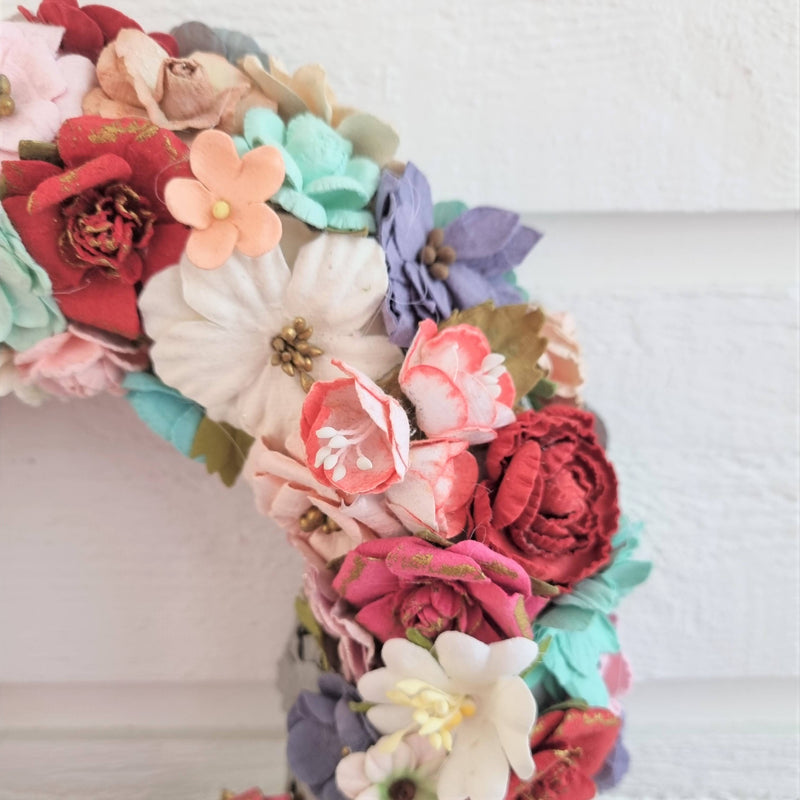 Smuk krans med papirblomster - Hårpynt med blomster og perler til bryllup, konfirmation og fest