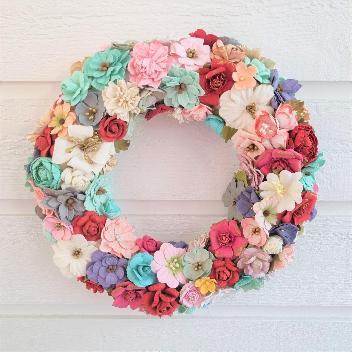 Smuk krans med papirblomster - Hårpynt med blomster og perler til bryllup, konfirmation og fest