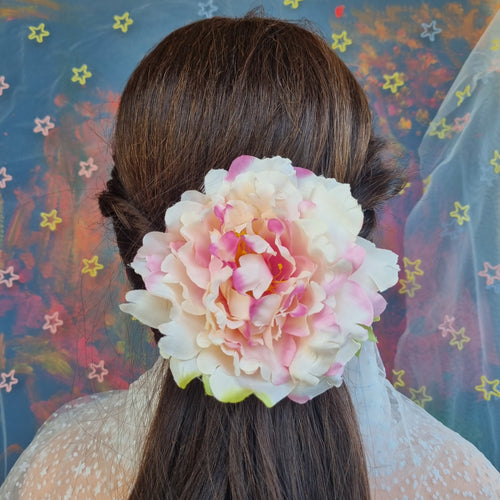 Pink og hvid pæon - Hårpynt med blomster og perler til bryllup, konfirmation og fest