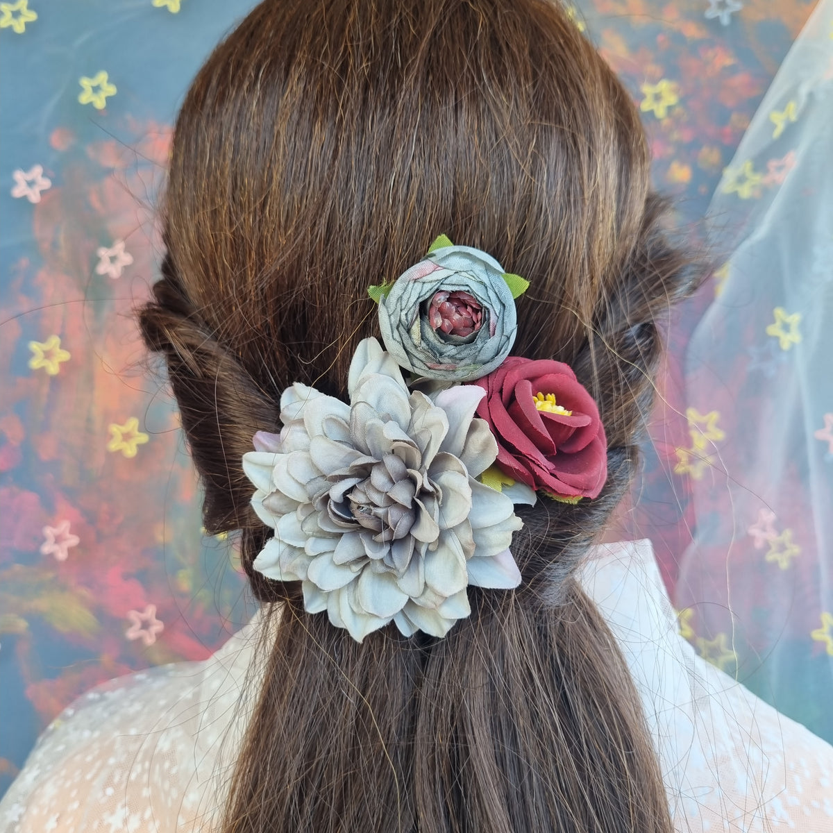 Fine pastelfarvede roser - Hårpynt med blomster og perler til bryllup, konfirmation og fest