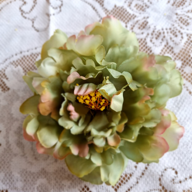 Grøn pæon - Hårpynt med blomster og perler til bryllup, konfirmation og fest