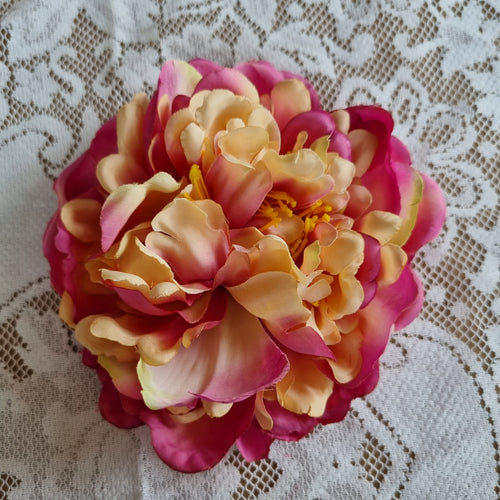 Stor to-farvet pæon - Hårpynt med blomster og perler til bryllup, konfirmation og fest
