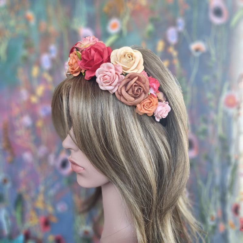 Den fineste hårbøjle med blomster i papir - Hårpynt med blomster og perler til bryllup, konfirmation og fest
