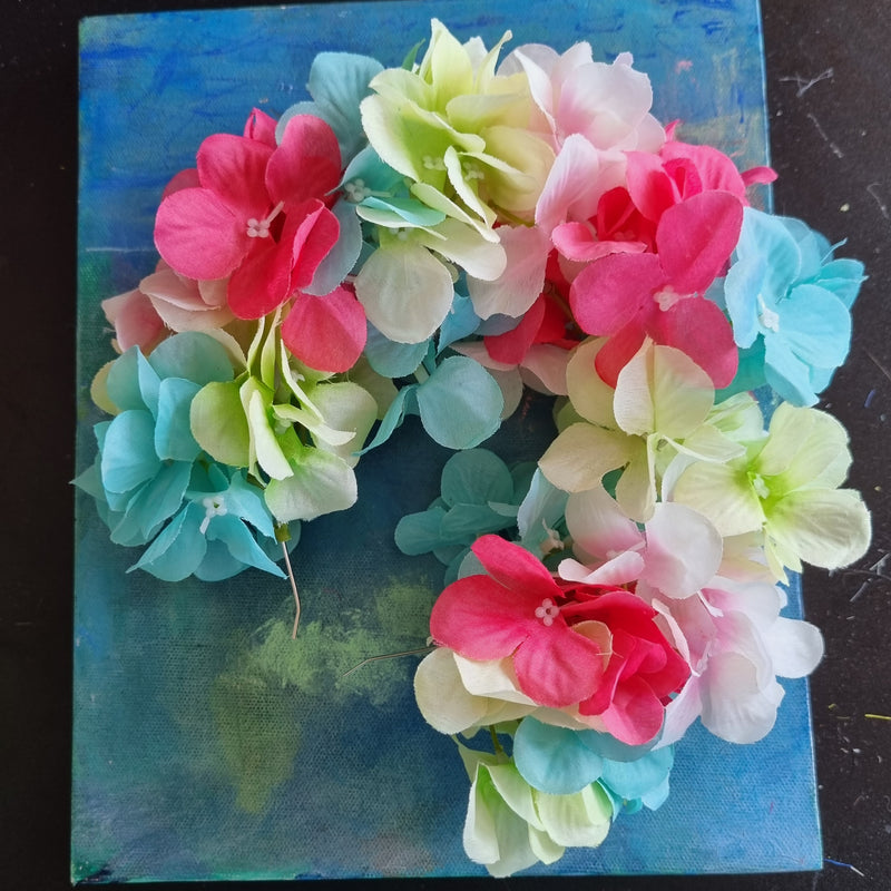 Stor smuk festivalkrone #101 - Hårpynt med blomster og perler til bryllup, konfirmation og fest