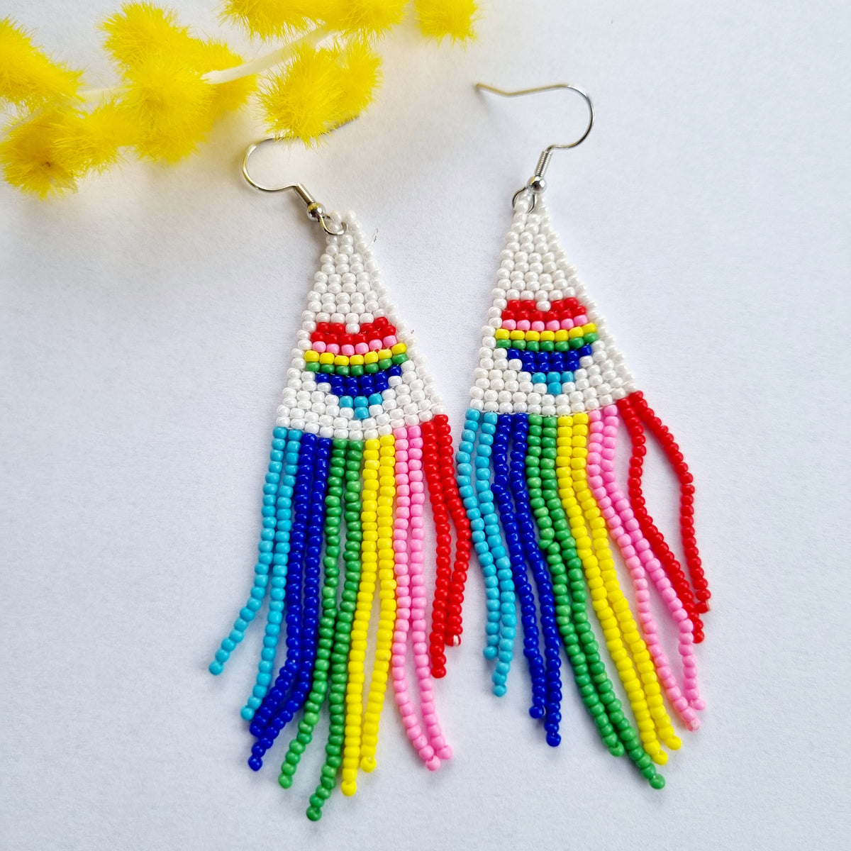 Regnbuefarvede Pride øreringe - Hårpynt med blomster og perler til bryllup, konfirmation og fest