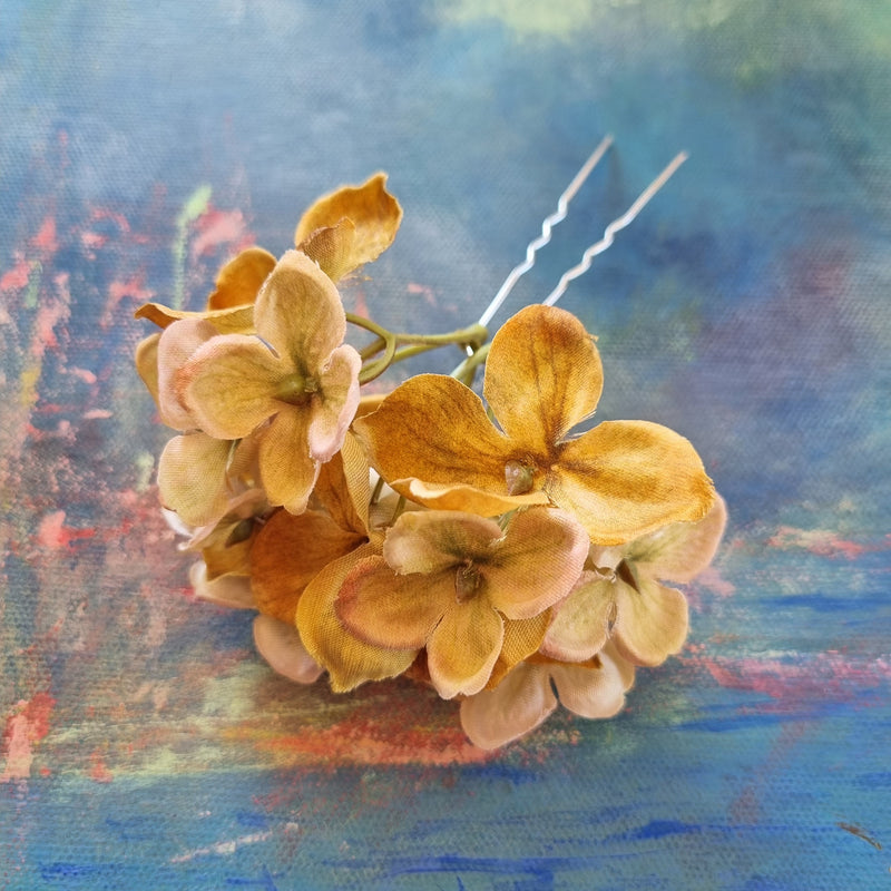 Lille hårnål med hortensia - Gylden - Hårpynt med blomster og perler til bryllup, konfirmation og fest