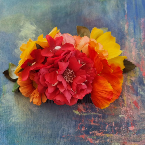 Hårkam med blomster i rød, gul og orange - Hårpynt med blomster og perler til bryllup, konfirmation og fest