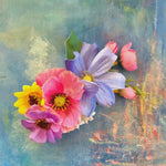 Det fineste blomsterspænde i pastelfarver - Hårpynt med blomster og perler til bryllup, konfirmation og fest