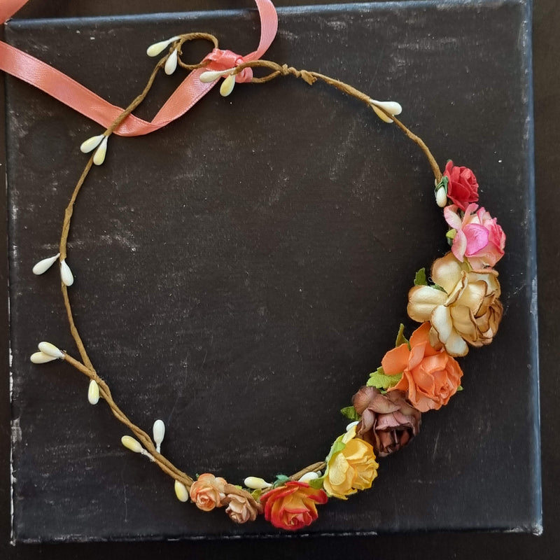 Asymmetrisk efterårskrans - Hårpynt med blomster og perler til bryllup, konfirmation og fest