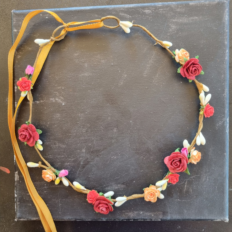 Krans i efterårsfarver - Hårpynt med blomster og perler til bryllup, konfirmation og fest