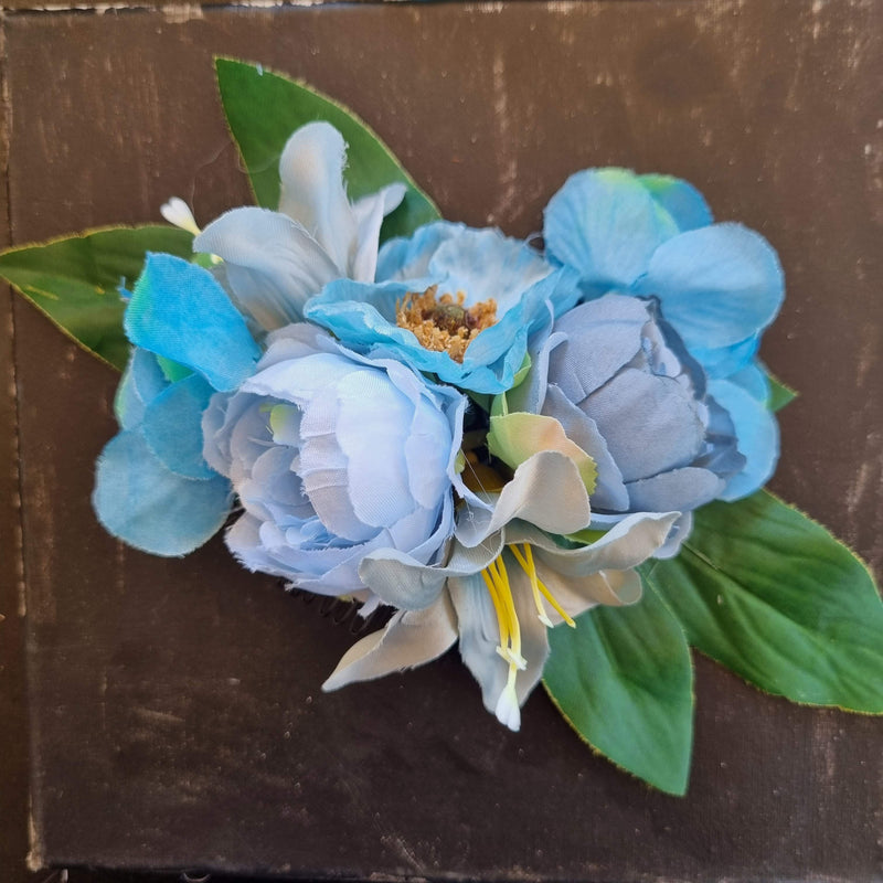 Stor blå hårkam - Hårpynt med blomster og perler til bryllup, konfirmation og fest
