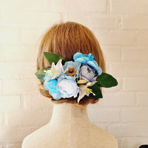 Stor blå hårkam - Hårpynt med blomster og perler til bryllup, konfirmation og fest