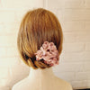 Stor hårnål med hortensia - lilla - Hårpynt med blomster og perler til bryllup, konfirmation og fest