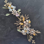 Super flot hårsmykke med de fineste fine detaljer - Hårpynt med blomster og perler til bryllup, konfirmation og fest