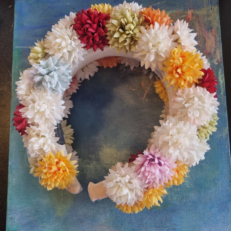 Fantastisk krone med masser af wow-effekt - Hårpynt med blomster og perler til bryllup, konfirmation og fest