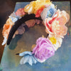 Pastelfarvet blomsterkrone - Hårpynt med blomster og perler til bryllup, konfirmation og fest