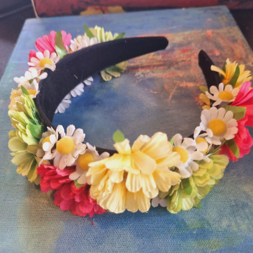 Fin lille blomsterkrone i de skønneste farver - Hårpynt med blomster og perler til bryllup, konfirmation og fest
