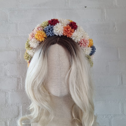 Fantastisk krone med masser af wow-effekt - Hårpynt med blomster og perler til bryllup, konfirmation og fest