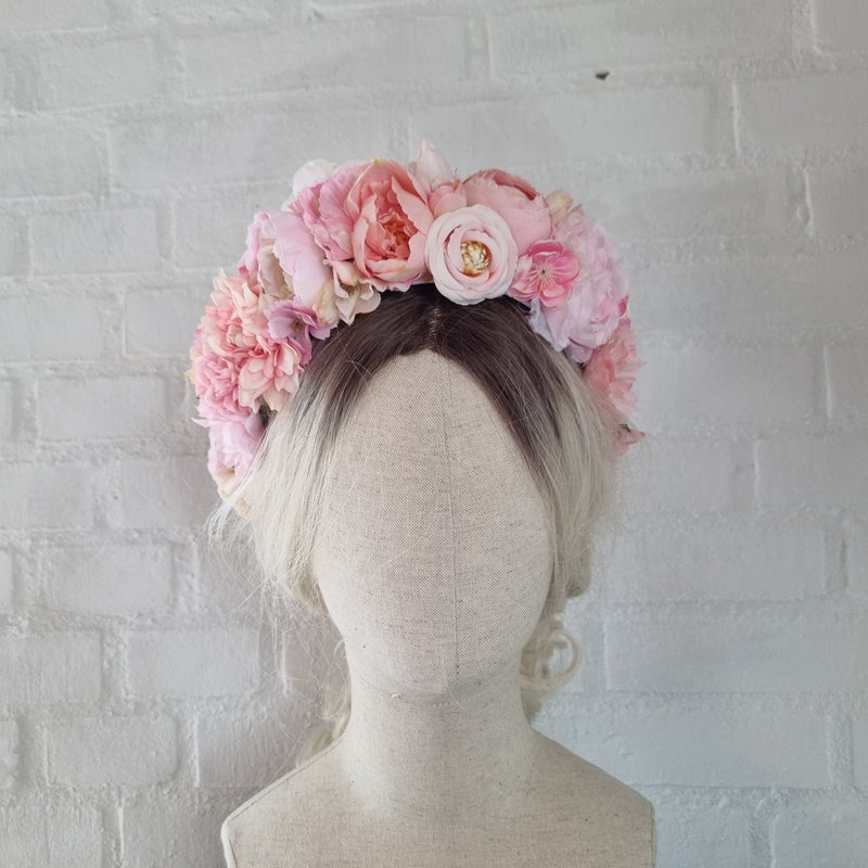 Stor lyserød blomsterkrone - Hårpynt med blomster og perler til bryllup, konfirmation og fest