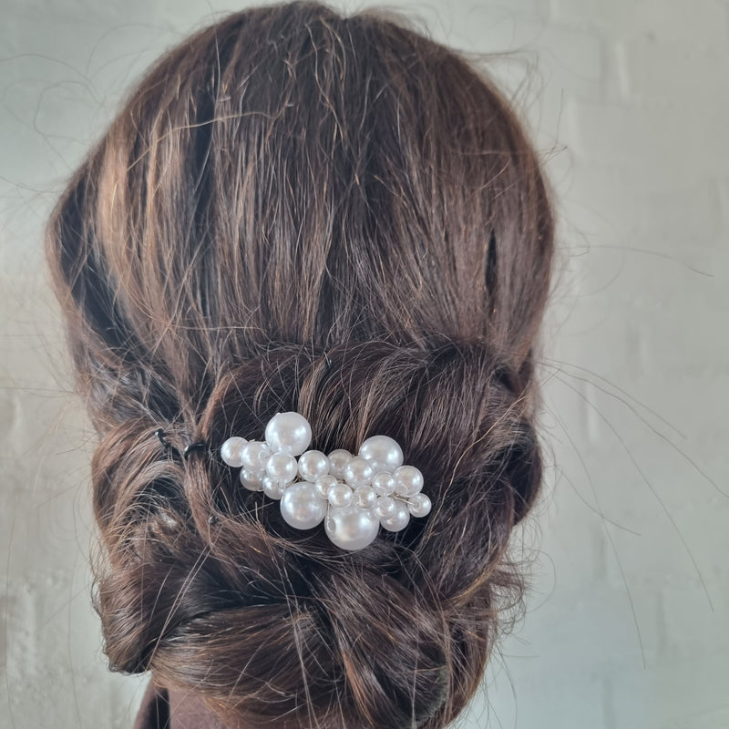 Lille hårkam med perler - Hårpynt med blomster og perler til bryllup, konfirmation og fest